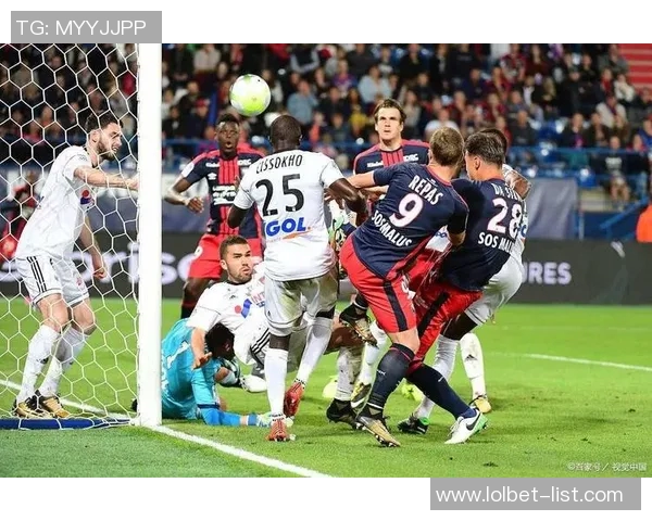 欧联杯精彩对决里昂逆转曼城上演5-1大胜引爆全场激情