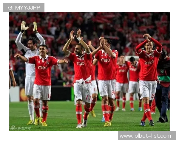 欧联杯激战:本菲卡逆转里昂红牌事件引发全场热议 欧联杯激战:本菲卡逆转里昂红牌事件引发全场热议