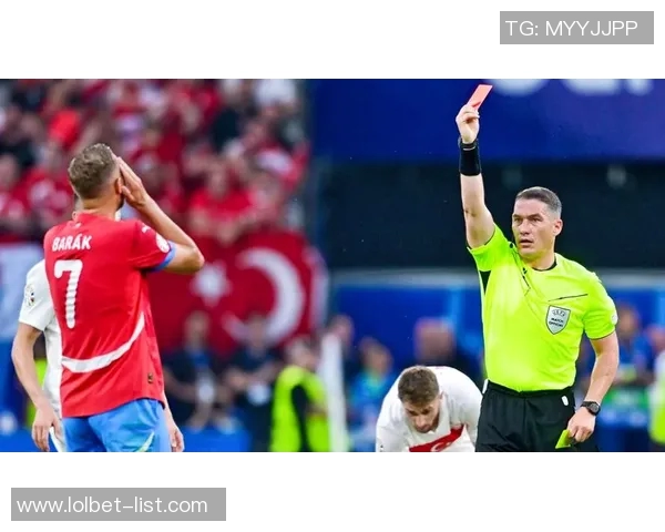 国王杯激战曼联逆转马竞乌龙球引发全场热议与争议判罚 国王杯激战曼联逆转马竞乌龙球引发全场热议与争议判罚